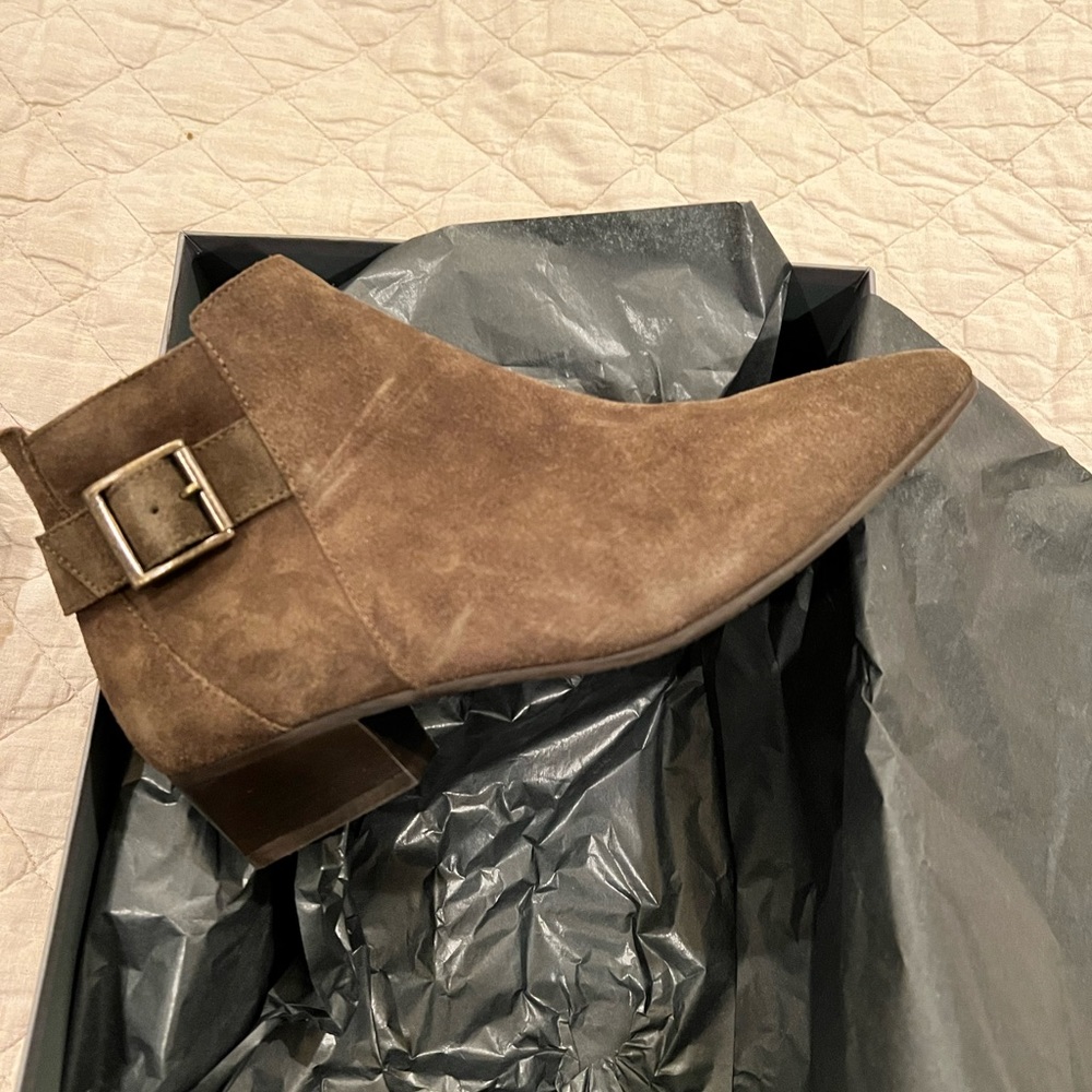 Brand new aritzia suede booties